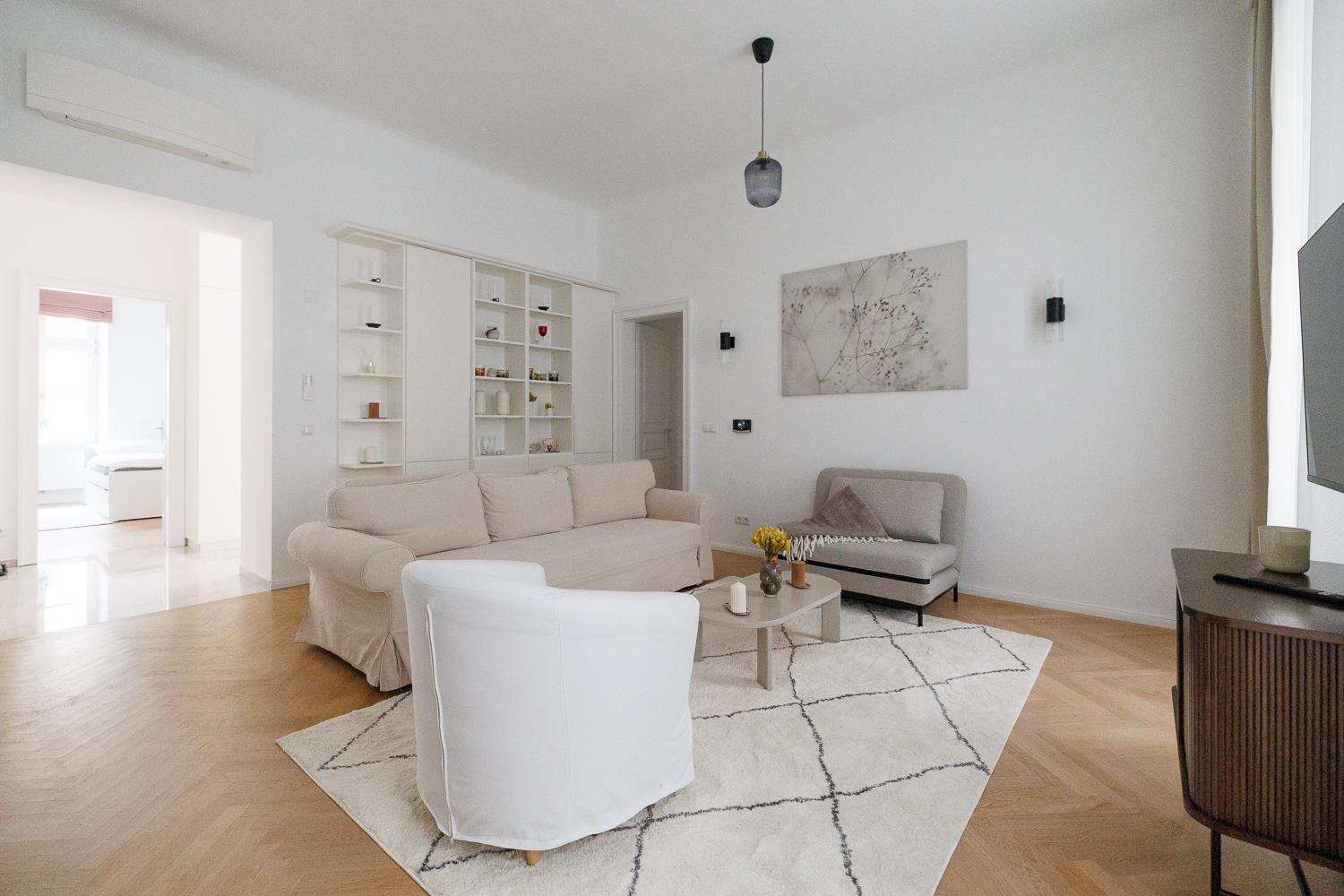 Ultra Spacious 3-bedroom 3-bath Steps From Vienna's Historic Heart Vienne