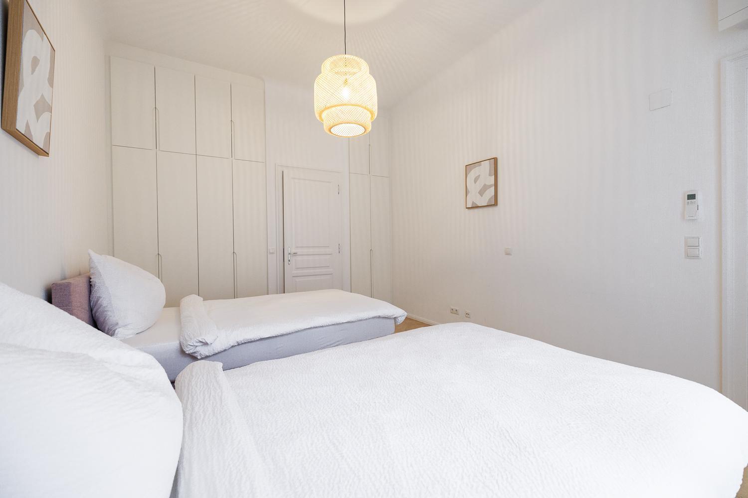 Ultra Spacious 3-bedroom 3-bath Steps From Vienna's Historic Heart * Vienne