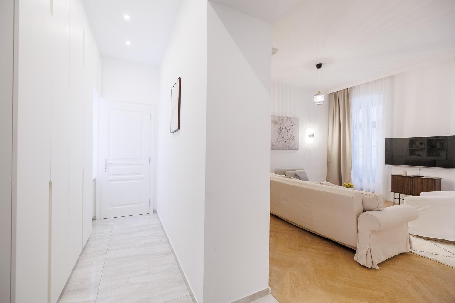 Ultra Spacious 3-bedroom 3-bath Steps From Vienna's Historic Heart * Vienne